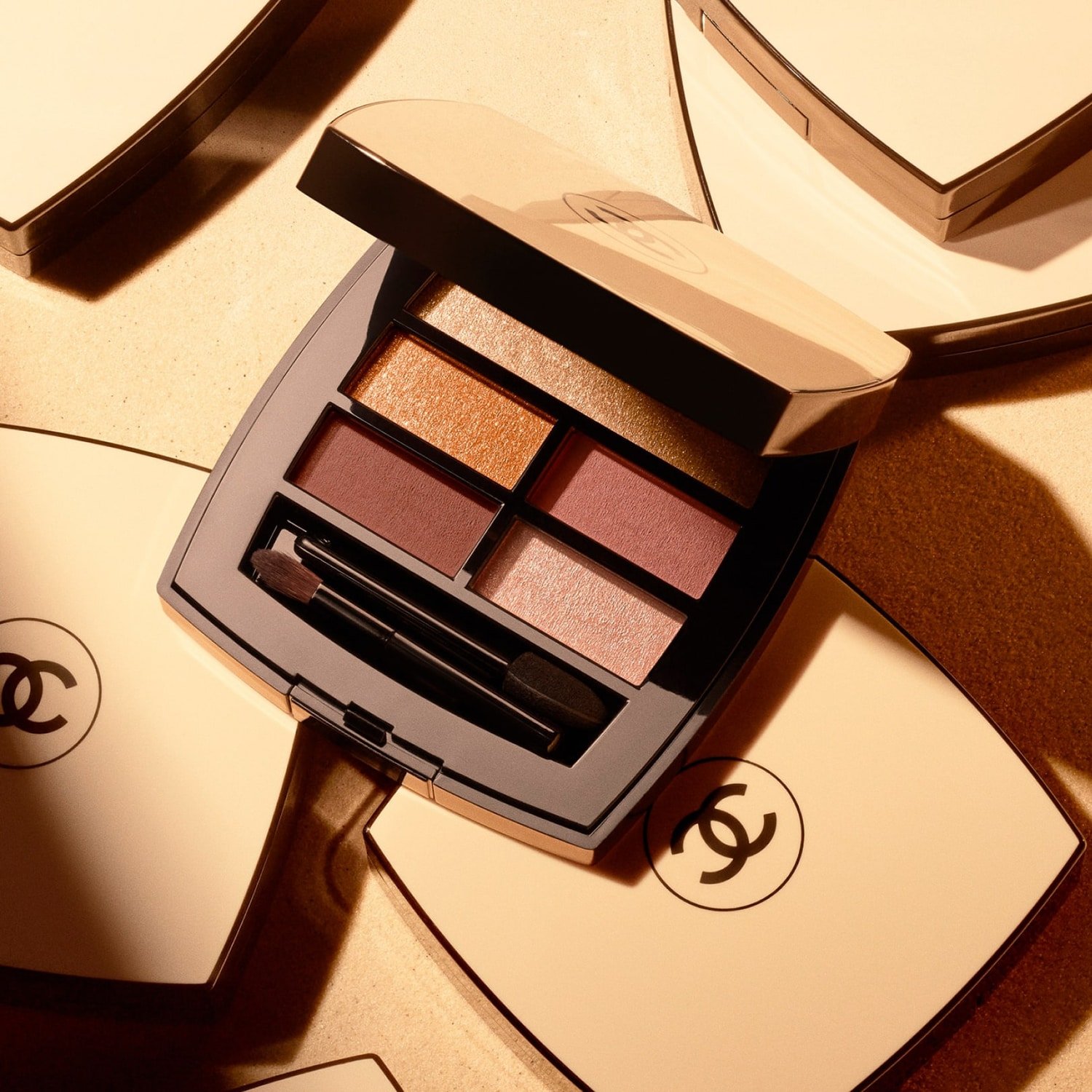 CHANEL Les Beiges Healthy Glow Natural Eyeshadow Palette 02