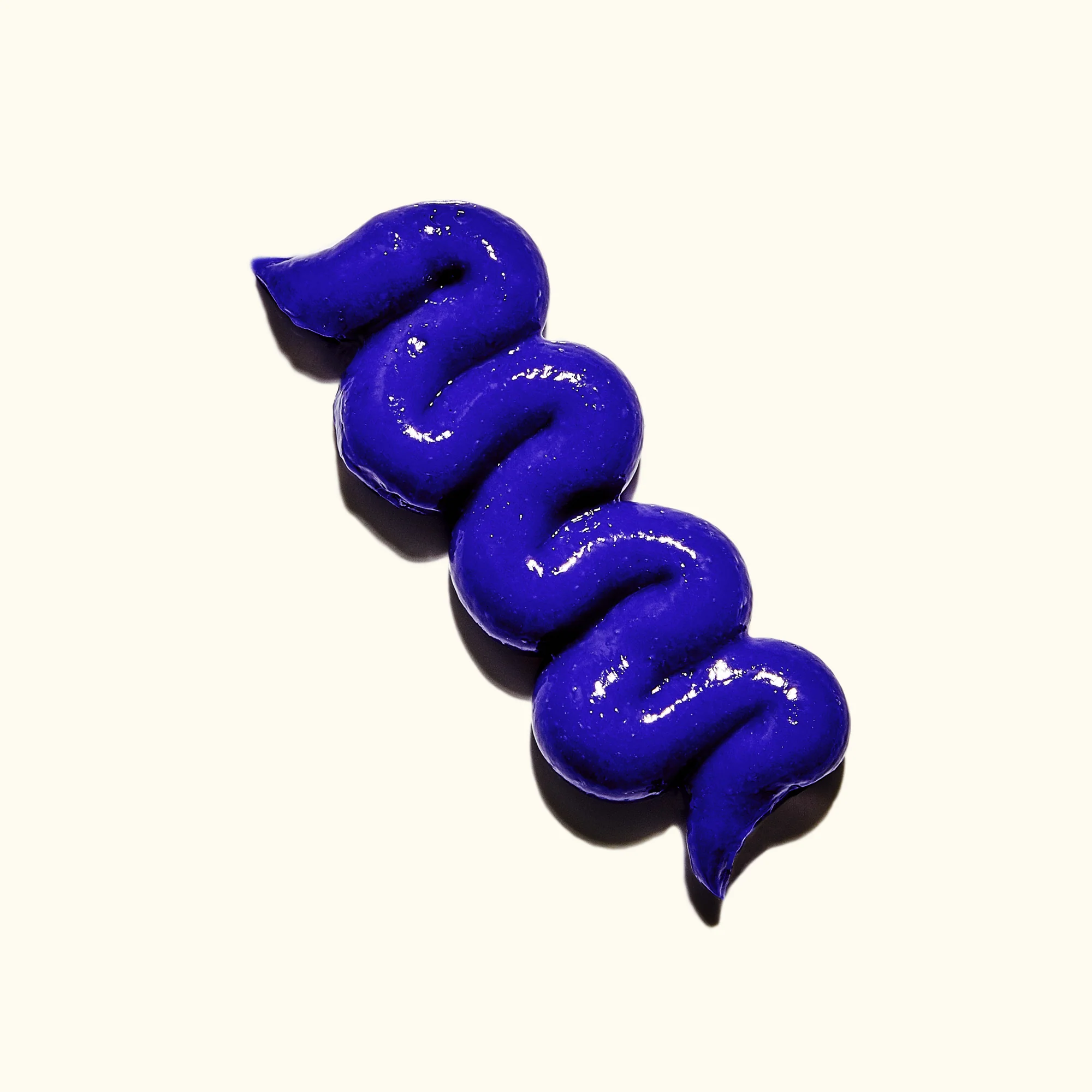 AMIKA Bust Your Brass Cool Blonde Strength Repair Conditioner 02