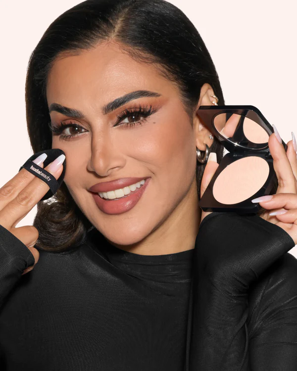 HUDA BEAUTY Easy Bake Pressed Powder 02